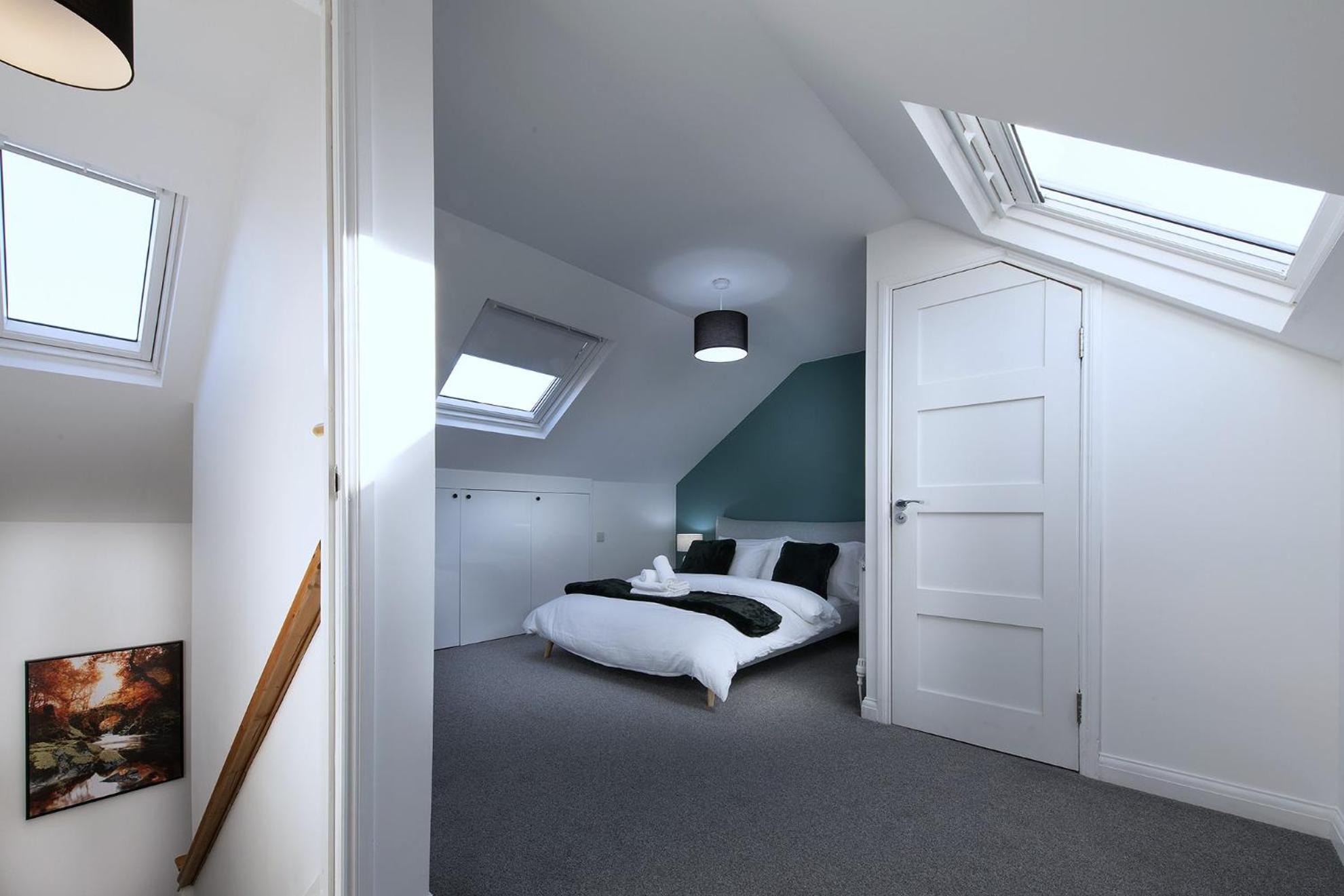 Luxury 4 Bedroom Townhouse With Free Parking Appartement *